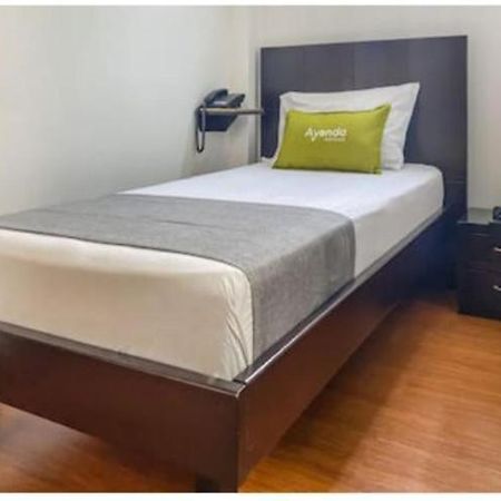 Hotel Castellon Plaza Pereira Buitenkant foto