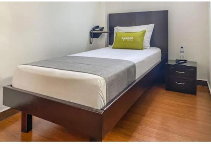 Hotel Castellon Plaza Pereira Buitenkant foto